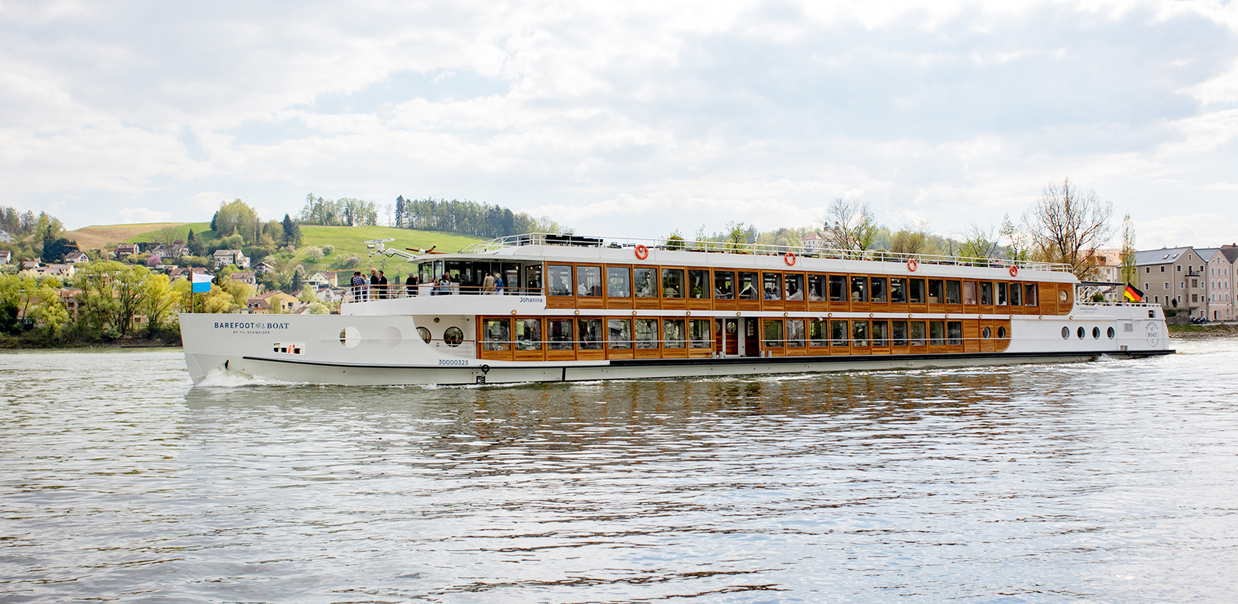 Barefoot Boat by Til Schweiger – Donauschifffahrt